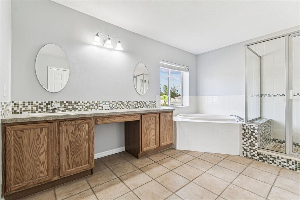 For Sale: $615,000 (5 beds, 2 baths, 2827 Square Feet)