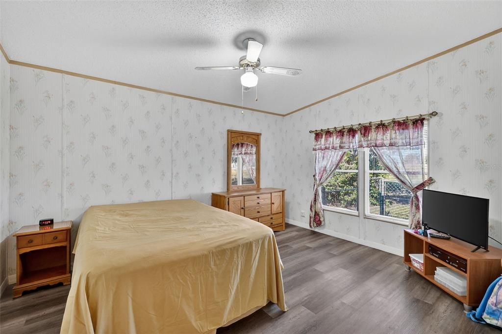 For Sale: $229,000 (3 beds, 2 baths, 1568 Square Feet)