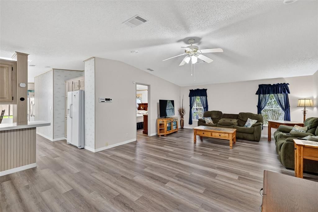 For Sale: $229,000 (3 beds, 2 baths, 1568 Square Feet)