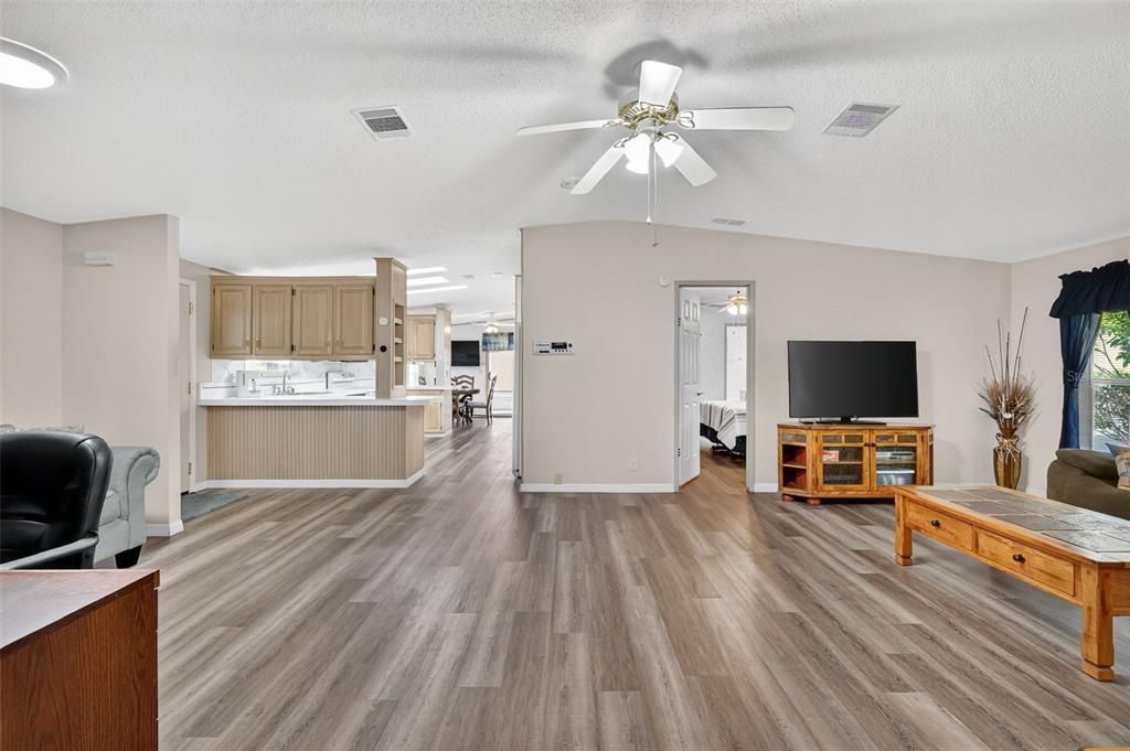 For Sale: $229,000 (3 beds, 2 baths, 1568 Square Feet)