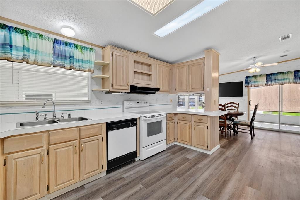 For Sale: $229,000 (3 beds, 2 baths, 1568 Square Feet)