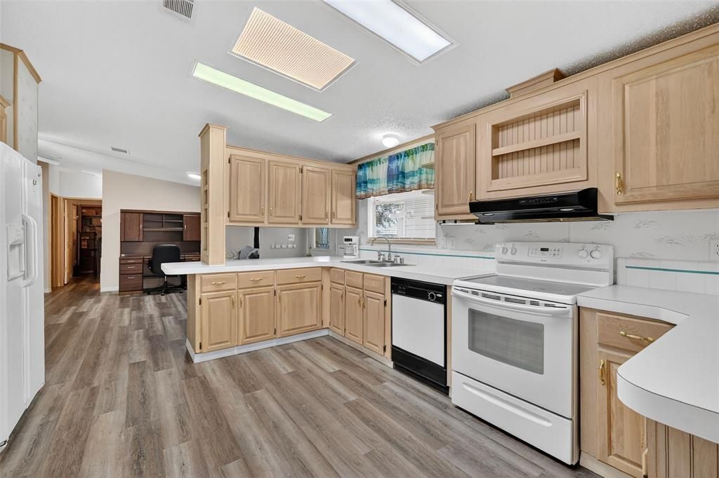 For Sale: $229,000 (3 beds, 2 baths, 1568 Square Feet)