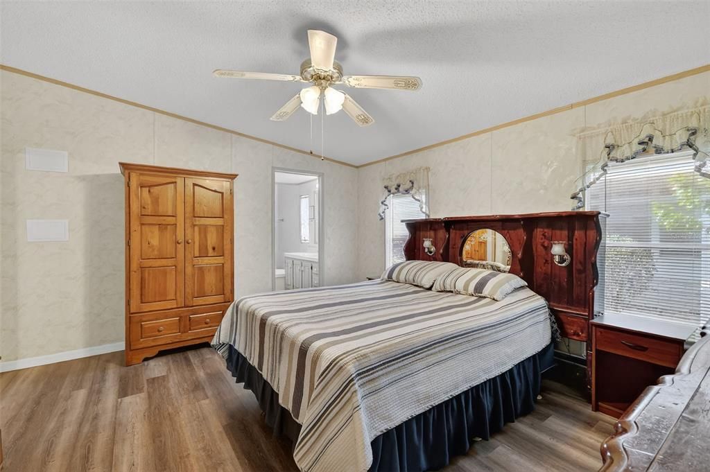 For Sale: $229,000 (3 beds, 2 baths, 1568 Square Feet)