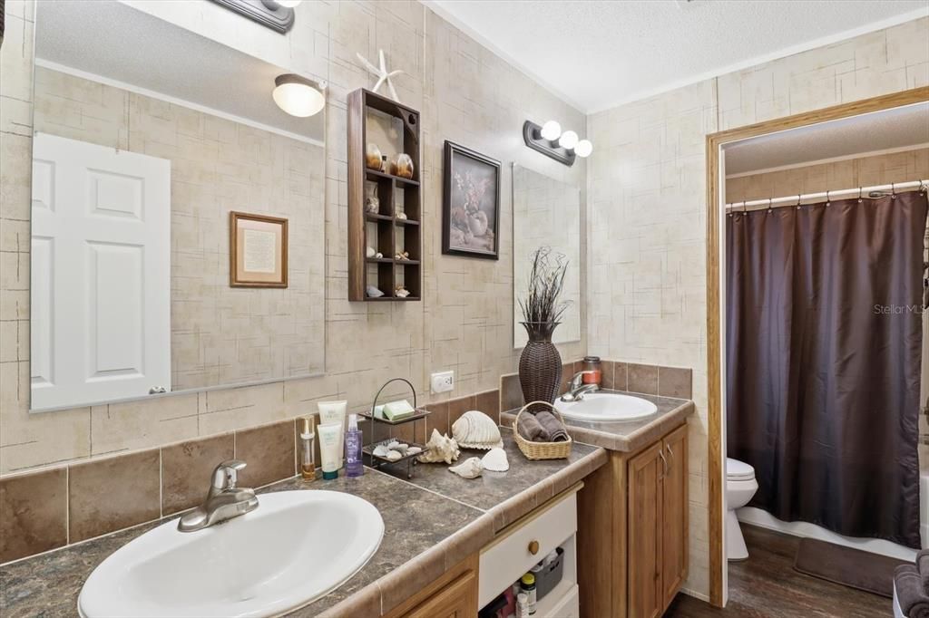 На продажу: $379,500 (4 спален, 2 ванн, 1664 Квадратных фут)