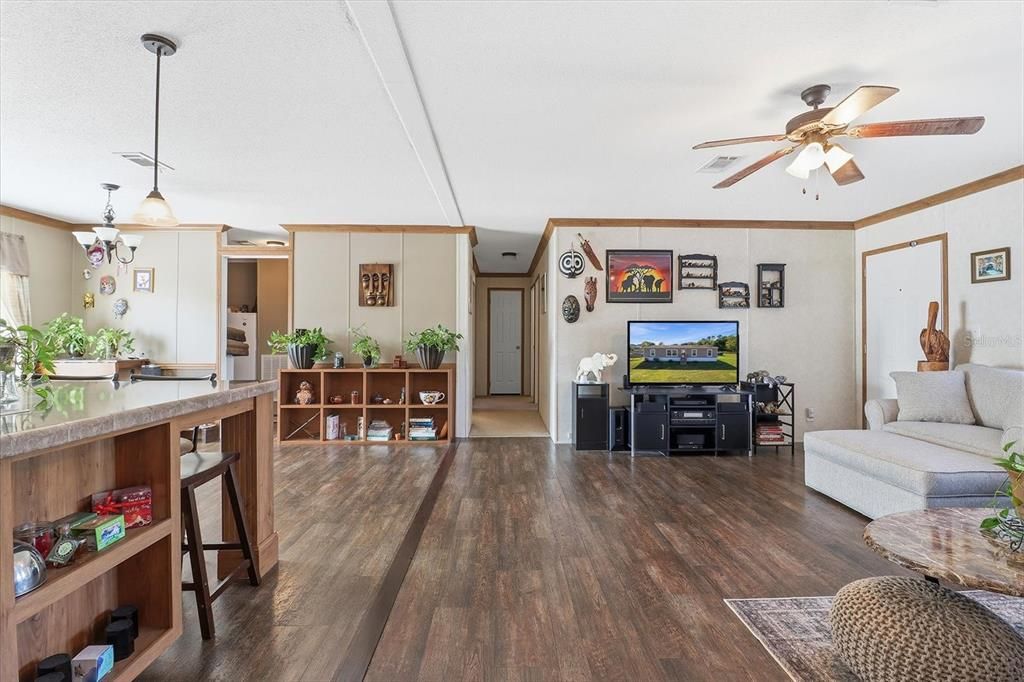 На продажу: $379,500 (4 спален, 2 ванн, 1664 Квадратных фут)