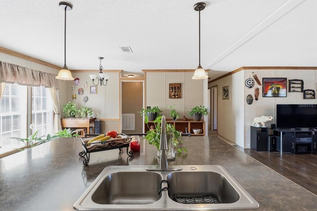 На продажу: $379,500 (4 спален, 2 ванн, 1664 Квадратных фут)