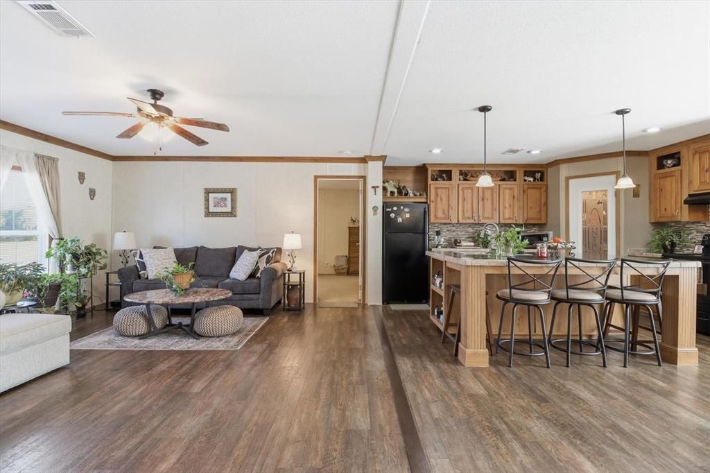 На продажу: $379,500 (4 спален, 2 ванн, 1664 Квадратных фут)