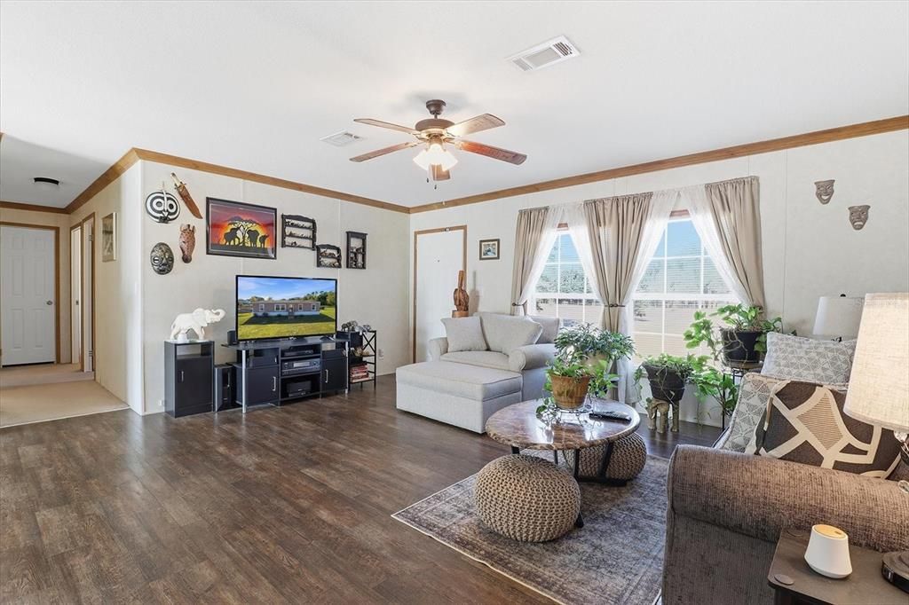 На продажу: $379,500 (4 спален, 2 ванн, 1664 Квадратных фут)