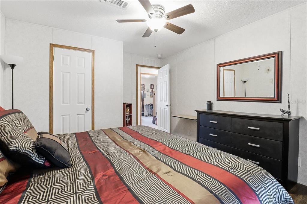 На продажу: $379,500 (4 спален, 2 ванн, 1664 Квадратных фут)