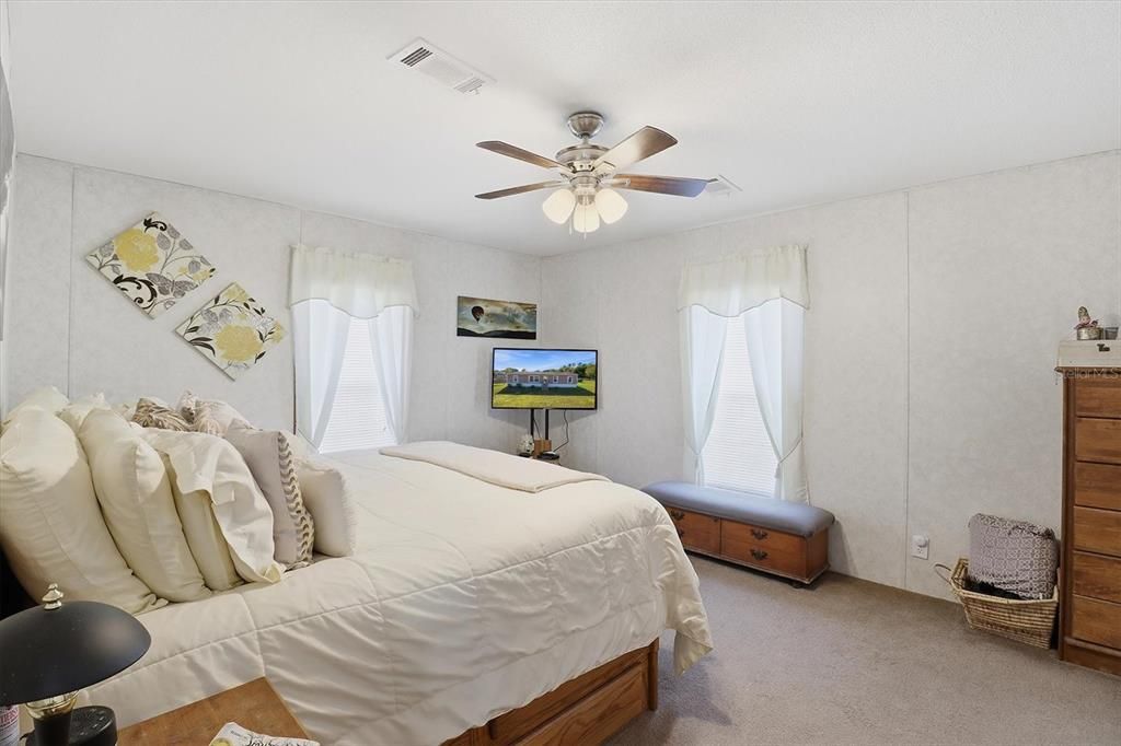 На продажу: $379,500 (4 спален, 2 ванн, 1664 Квадратных фут)