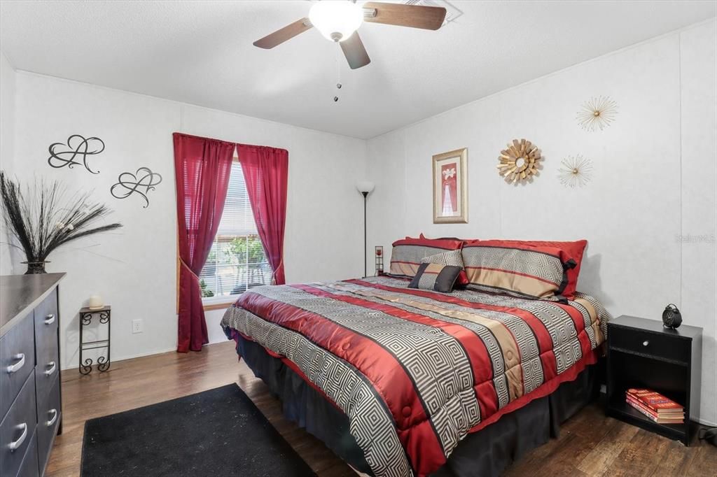 На продажу: $379,500 (4 спален, 2 ванн, 1664 Квадратных фут)