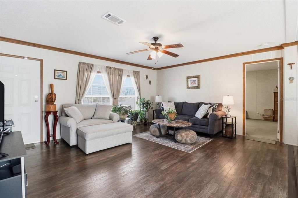 На продажу: $379,500 (4 спален, 2 ванн, 1664 Квадратных фут)