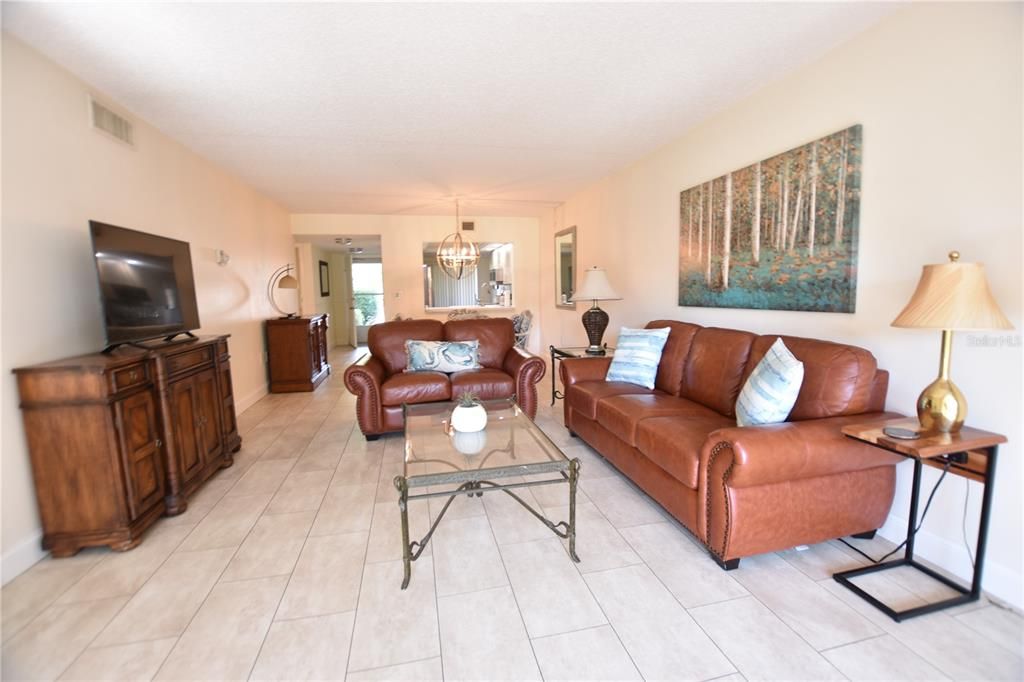 For Sale: $269,900 (2 beds, 2 baths, 1127 Square Feet)