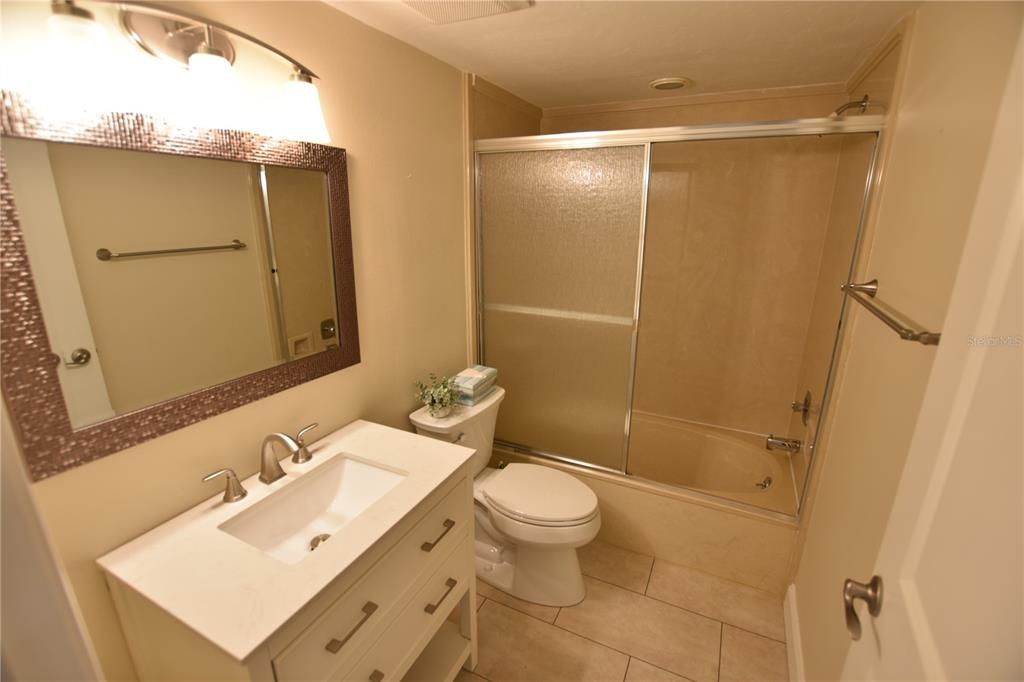 For Sale: $269,900 (2 beds, 2 baths, 1127 Square Feet)