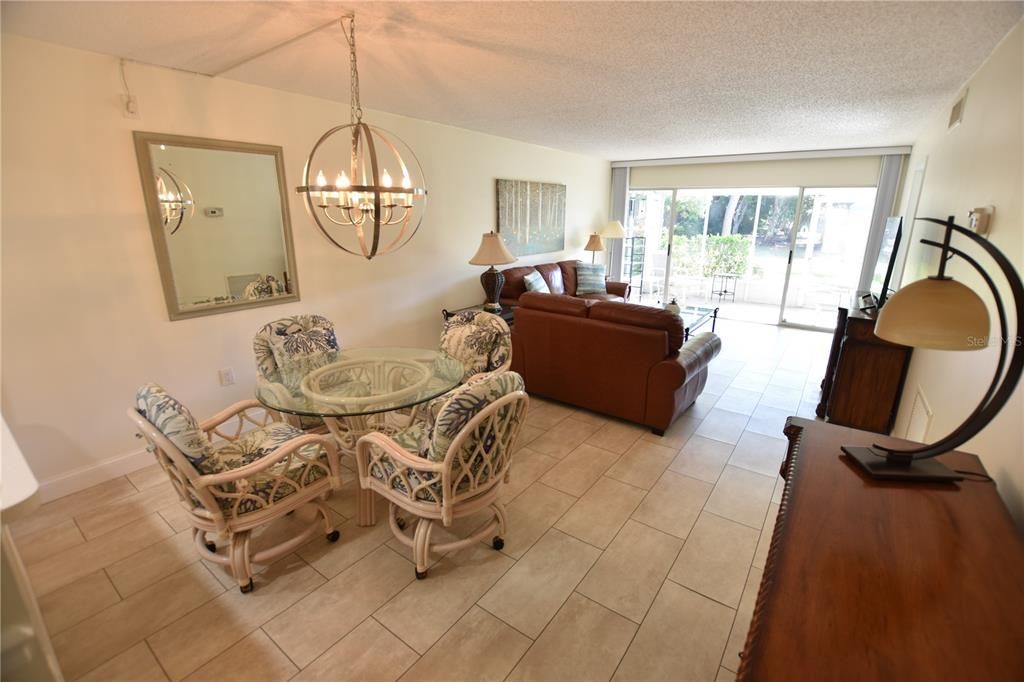 For Sale: $269,900 (2 beds, 2 baths, 1127 Square Feet)