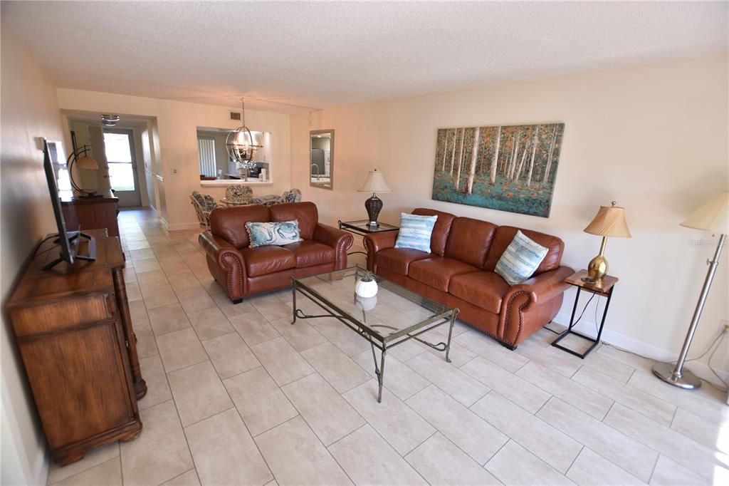 For Sale: $269,900 (2 beds, 2 baths, 1127 Square Feet)