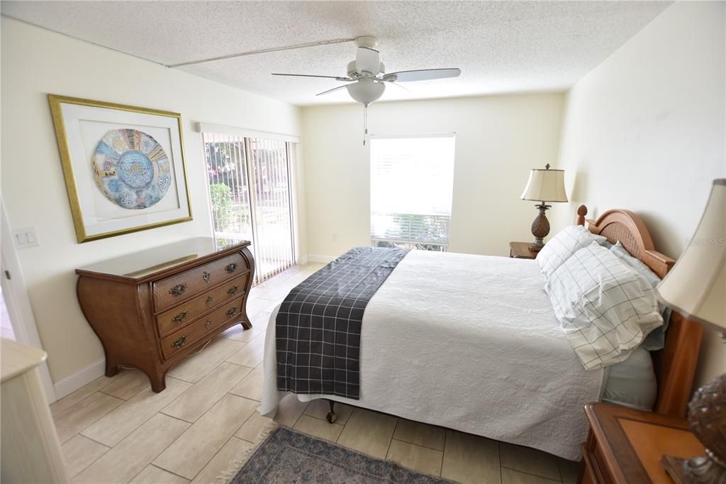 For Sale: $269,900 (2 beds, 2 baths, 1127 Square Feet)