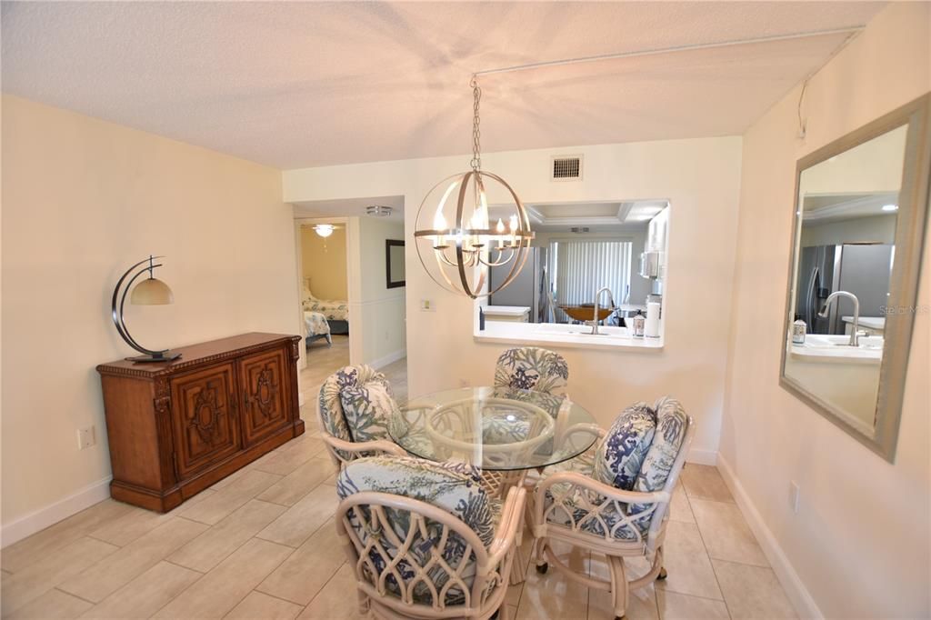 For Sale: $269,900 (2 beds, 2 baths, 1127 Square Feet)