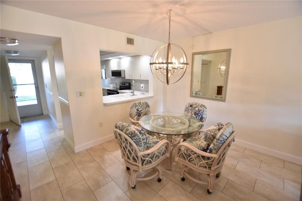 For Sale: $269,900 (2 beds, 2 baths, 1127 Square Feet)