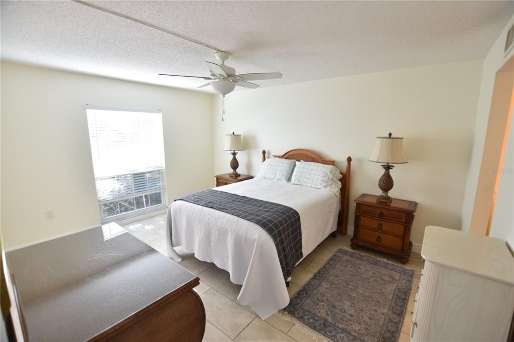 For Sale: $269,900 (2 beds, 2 baths, 1127 Square Feet)