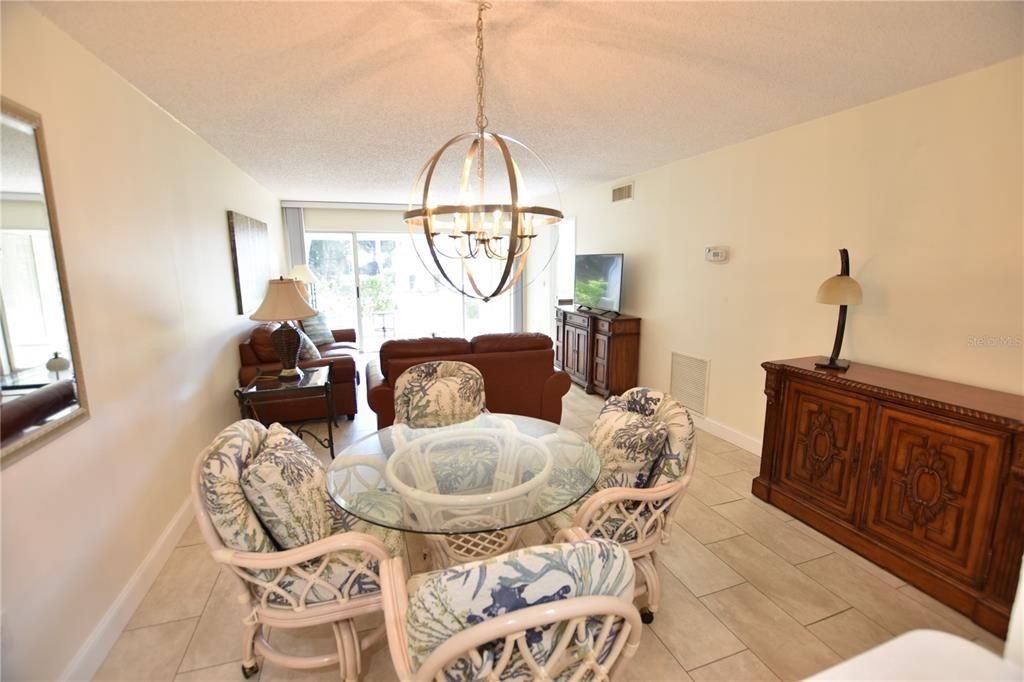 For Sale: $269,900 (2 beds, 2 baths, 1127 Square Feet)