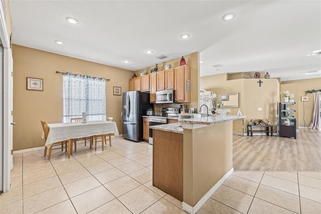 На продажу: $305,000 (3 спален, 2 ванн, 1568 Квадратных фут)