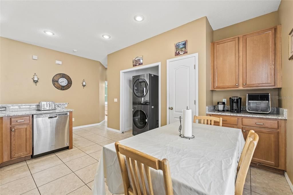 На продажу: $305,000 (3 спален, 2 ванн, 1568 Квадратных фут)