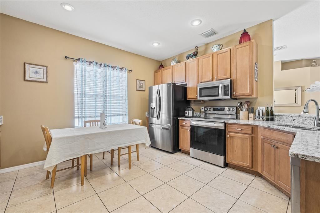 На продажу: $305,000 (3 спален, 2 ванн, 1568 Квадратных фут)