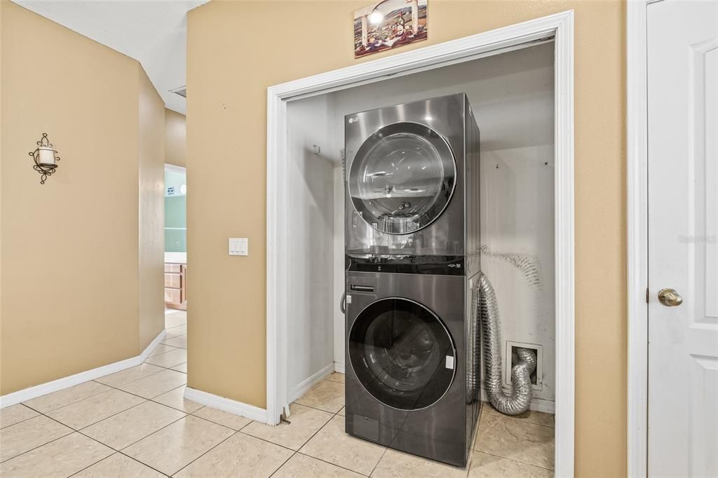 На продажу: $305,000 (3 спален, 2 ванн, 1568 Квадратных фут)