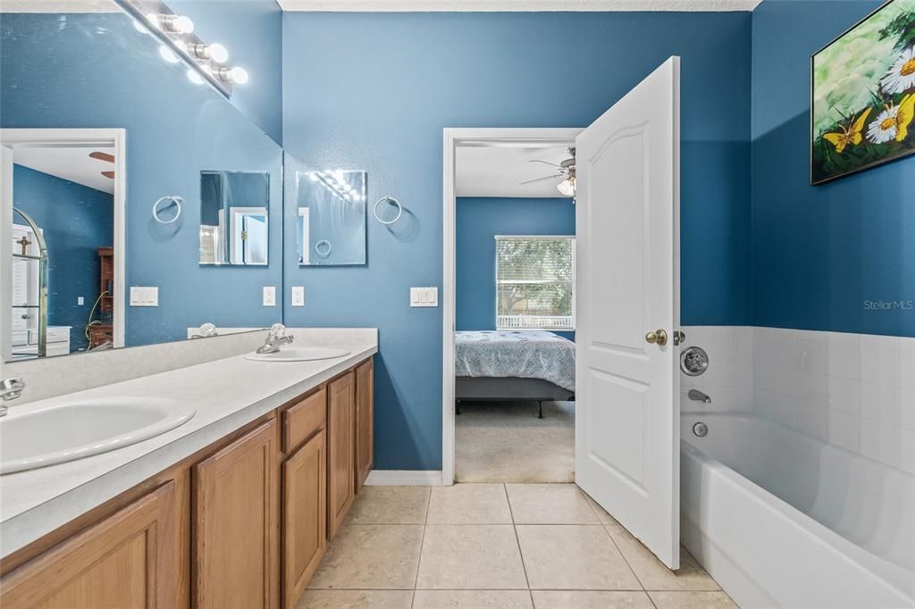 На продажу: $305,000 (3 спален, 2 ванн, 1568 Квадратных фут)