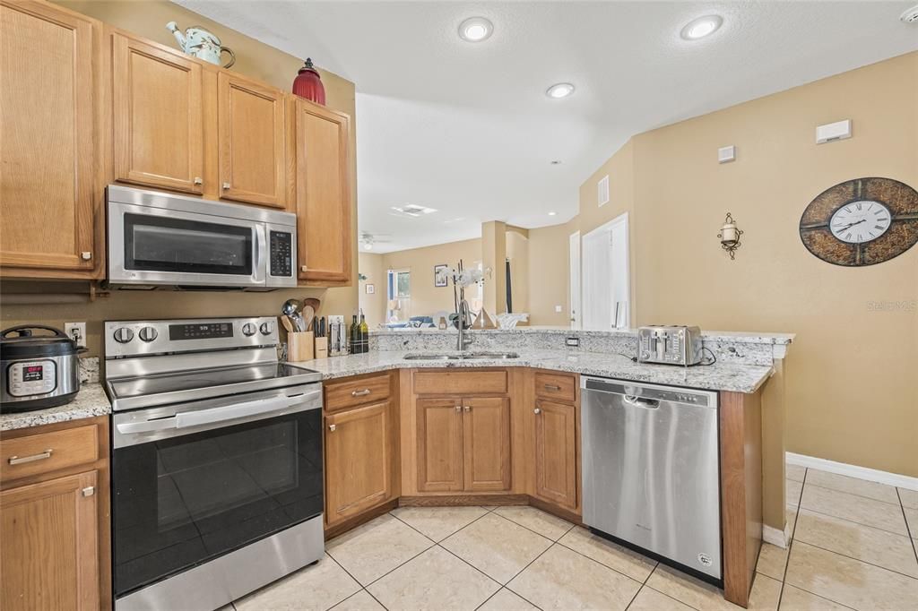 На продажу: $305,000 (3 спален, 2 ванн, 1568 Квадратных фут)