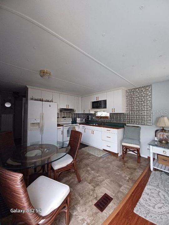 For Sale: $265,000 (2 beds, 2 baths, 504 Square Feet)