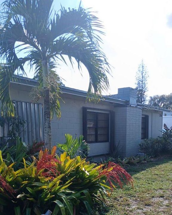 For Sale: $265,000 (2 beds, 2 baths, 504 Square Feet)