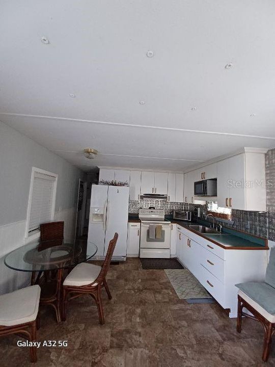 For Sale: $265,000 (2 beds, 2 baths, 504 Square Feet)