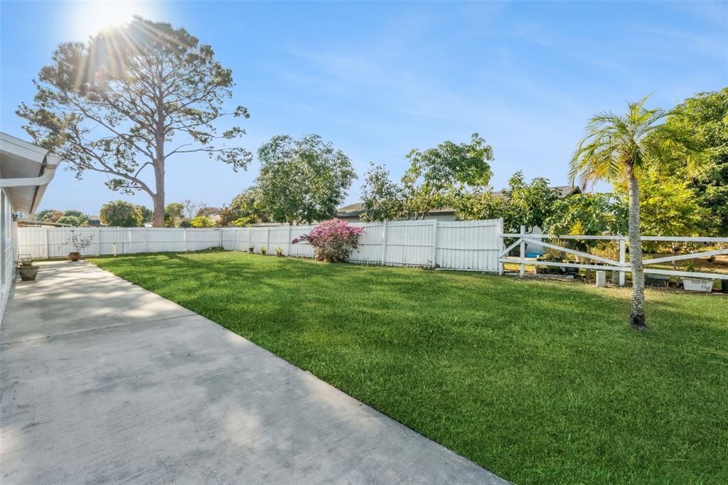 For Sale: $349,000 (4 beds, 2 baths, 1390 Square Feet)