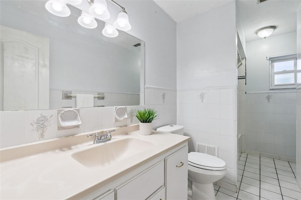 For Sale: $349,000 (4 beds, 2 baths, 1390 Square Feet)