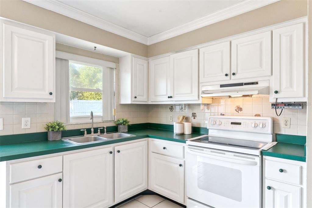 For Sale: $349,000 (4 beds, 2 baths, 1390 Square Feet)