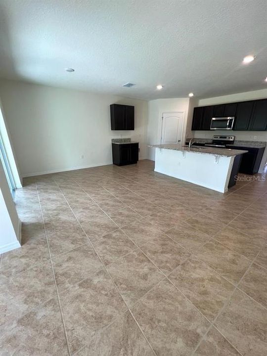 出租: $2,500 (4 贝兹, 2 浴室, 1867 平方英尺)