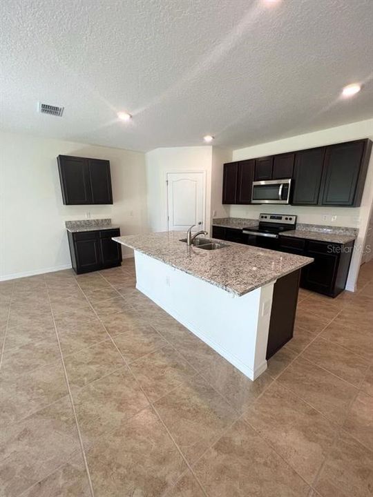 出租: $2,500 (4 贝兹, 2 浴室, 1867 平方英尺)