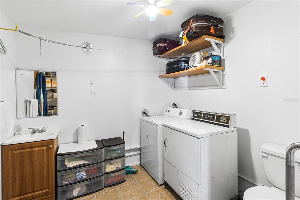 For Sale: $75,000 (2 beds, 1 baths, 740 Square Feet)