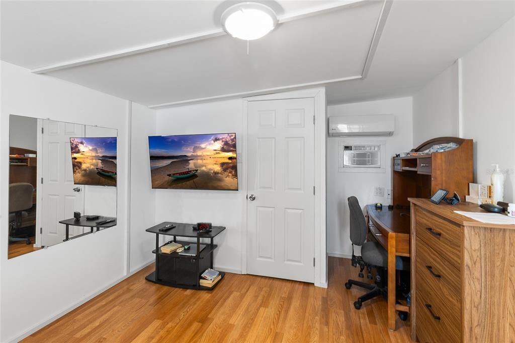 For Sale: $75,000 (2 beds, 1 baths, 740 Square Feet)