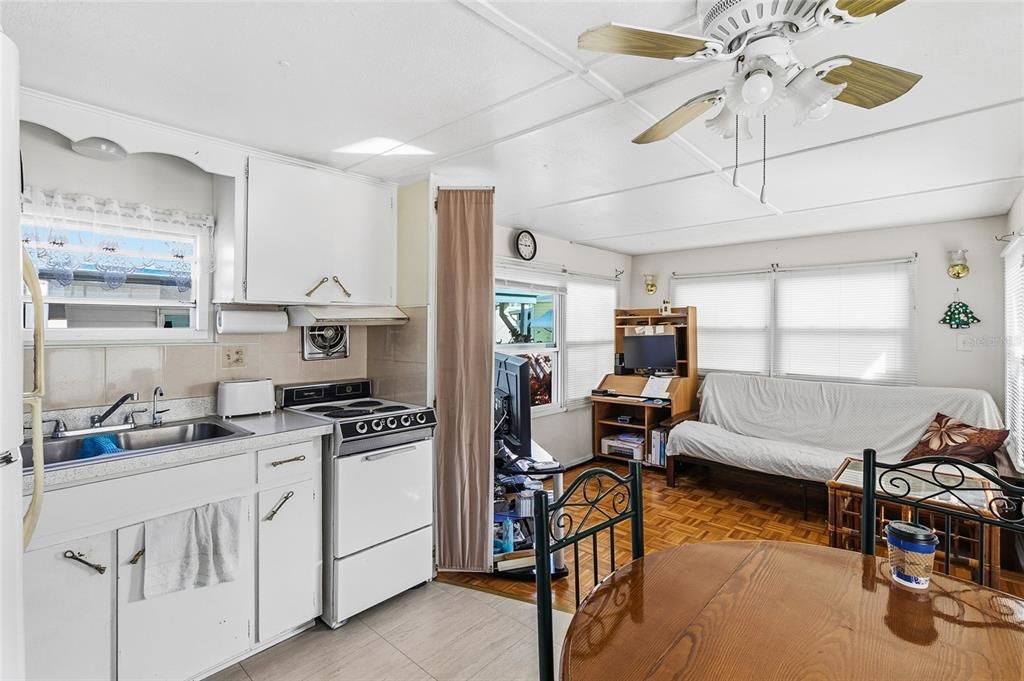 For Sale: $75,000 (2 beds, 1 baths, 740 Square Feet)