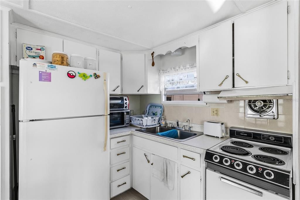 For Sale: $75,000 (2 beds, 1 baths, 740 Square Feet)