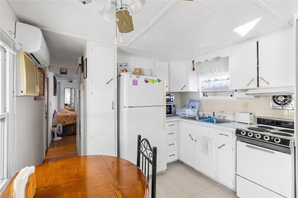 For Sale: $75,000 (2 beds, 1 baths, 740 Square Feet)