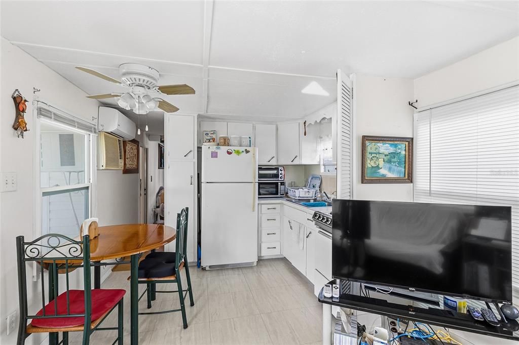 For Sale: $75,000 (2 beds, 1 baths, 740 Square Feet)