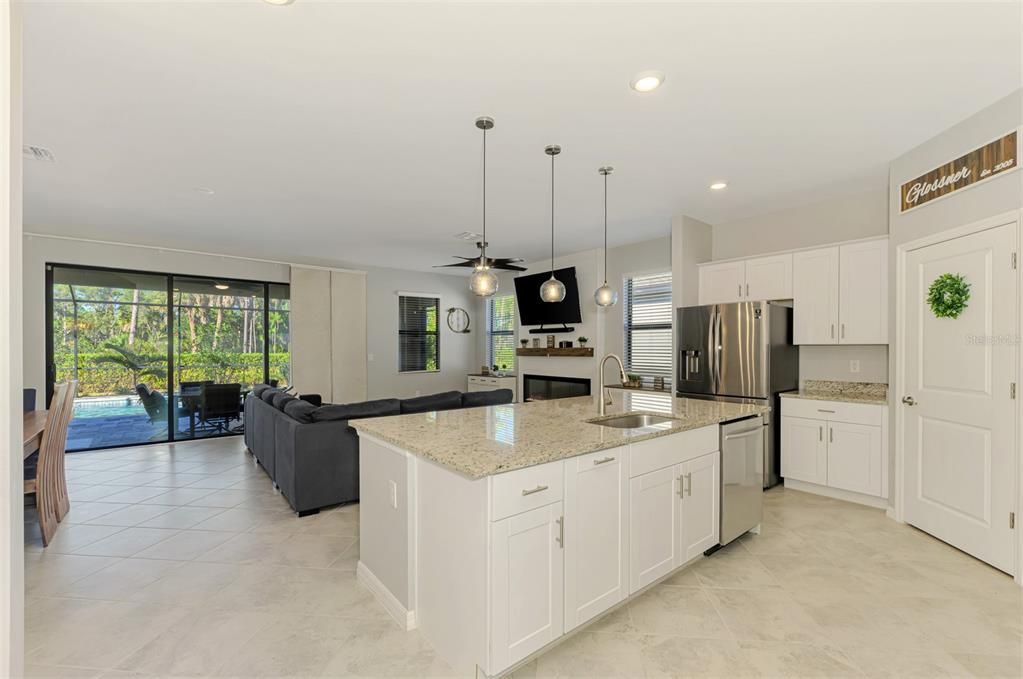 待售: $565,000 (3 贝兹, 3 浴室, 2201 平方英尺)