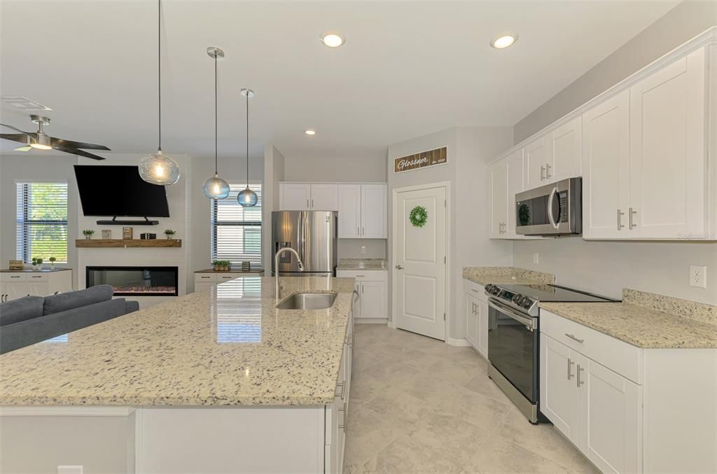 待售: $565,000 (3 贝兹, 3 浴室, 2201 平方英尺)