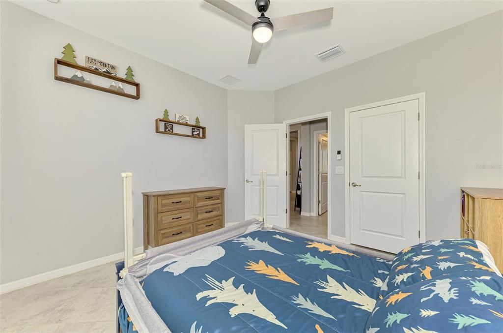 待售: $565,000 (3 贝兹, 3 浴室, 2201 平方英尺)