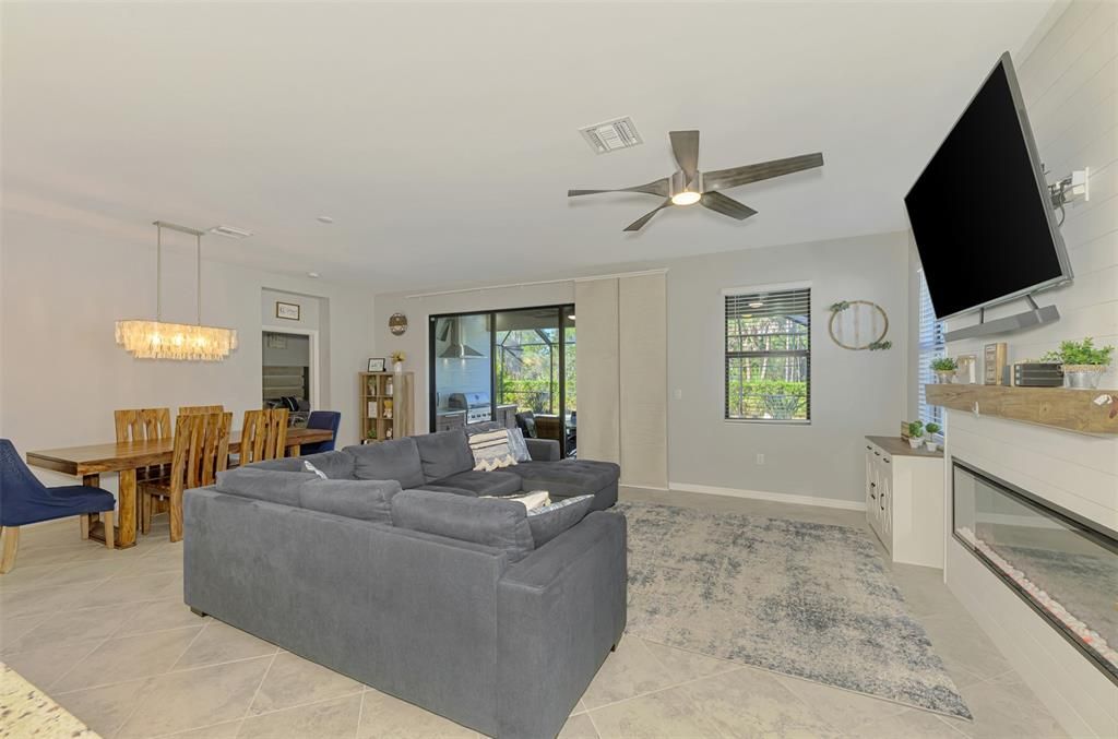 待售: $565,000 (3 贝兹, 3 浴室, 2201 平方英尺)