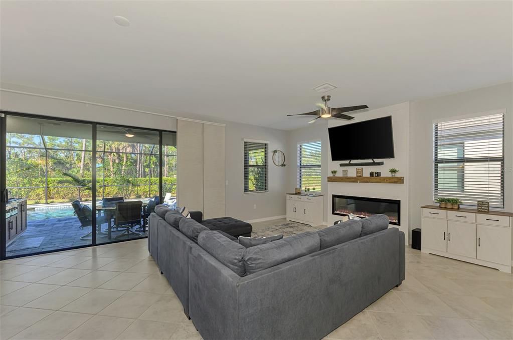 待售: $565,000 (3 贝兹, 3 浴室, 2201 平方英尺)